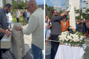 Nesta sexta-feira (30), a partir das 19h, os fiéis poderão acompanhar uma missa especial na igreja matriz de Guarujá localizada