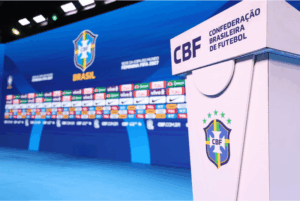 Sem treinador desde a demissão de Dorival Júnior, oficializada no dia 28 de março, a Seleção Brasileira segue "parada no tempo".