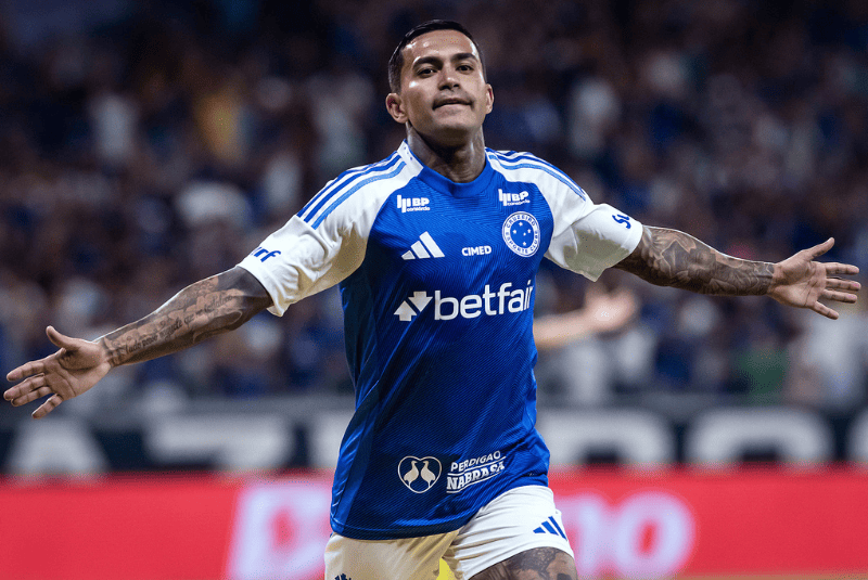 Nesta sexta-feira (2), o Cruzeiro oficializou a rescisão do vínculo com o atacante Dudu, que era válido até o fim de 2027.