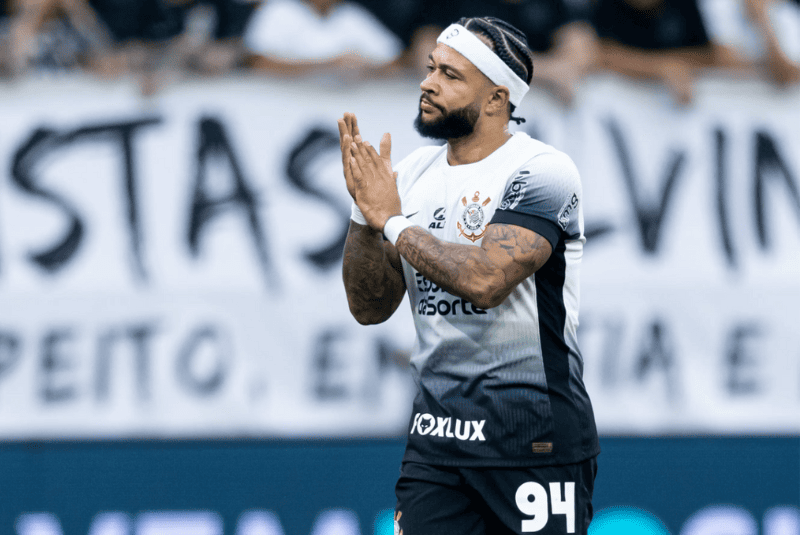 Mesmo sem ter seu gol validado, Memphis Depay teve um bom motivo para celebrar: alcançou a 25ª participação em gols com a camisa do Timão.