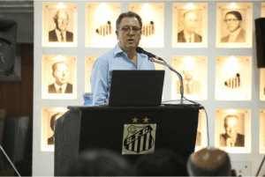 O Santos deu mais um passo rumo à transformação em SAF. O clube contratou a XP Investimentos para estimar o seu valor de mercado.