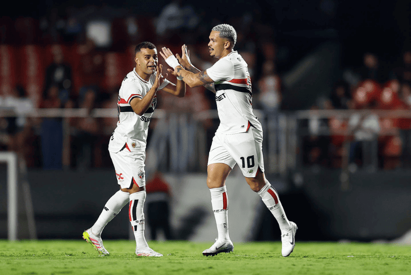 Na abertura da 7ª rodada do Campeonato Brasileiro 2025, o São Paulo recebe o Fortaleza no MorumBIS em jogo marcado para as 21h30.