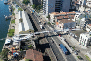 Santos ganhou um novo acesso entre o Parque Valongo e o Centro Histórico com a inauguração da Passarela Porto-Cidade Engenheiro