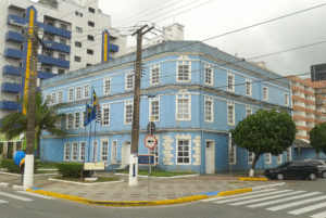 O Ministério Público do Estado de São Paulo instaurou um inquérito civil para apurar contratações sem licitação e pagamentos indenizatórios