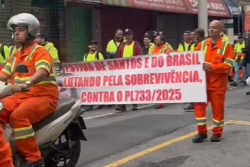 Estivadores de Santos, no litoral de São Paulo, realizaram uma série de protestos na noite de quinta (5) e na manhã de sexta-feira (6), contra