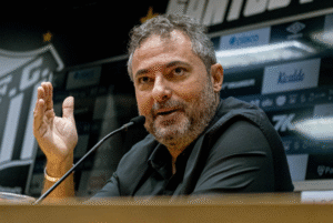 Apresentado oficialmente na Vila Belmiro, Alexandre Mattos afirmou que o elenco do Santos é bom e precisa apenas de ajustes pontuais.