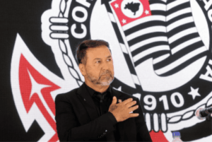 Entre dezembro de 2023 e abril de 2024, a conta bancária de Augusto Melo, dirigente do Corinthians, recebeu mais de R$152 mil em espécie.