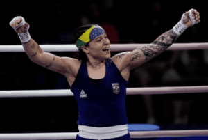 Beatriz Ferreira está pronta para mais um desafio decisivo na carreira! A campeã mundial peso-leve da Federação Internacional de Boxe...