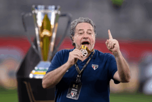 O presidente do São Paulo, Julio Casares, voltou a falar abertamente sobre a possibilidade de o clube adotar um modelo de SAF...