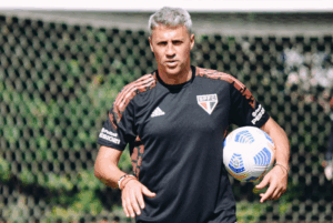 O São Paulo está perto de anunciar a volta do treinador Hernán Crespo até o fim de 2026. O argentino, campeão paulista em 2021...