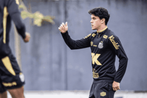 Com o time ainda preso à zona de rebaixamento do Campeonato Brasileiro, o ambiente é de tensão e incerteza.