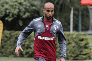 O São Paulo iniciou a semana com boas notícias no departamento médico. Lucas Moura e Ferreirinha avançaram para a fase de transição física...