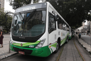 Durante a entrega da nova frota de ônibus municipais, o prefeito de Santos, Rogério Santos, anunciou que a tarifa do transporte...