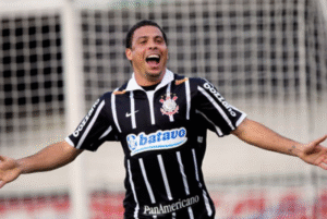 Ronaldo Fenômeno voltou a manifestar o desejo de comprar o Corinthians caso o clube se transforme em SAF. Em entrevista ao canal...