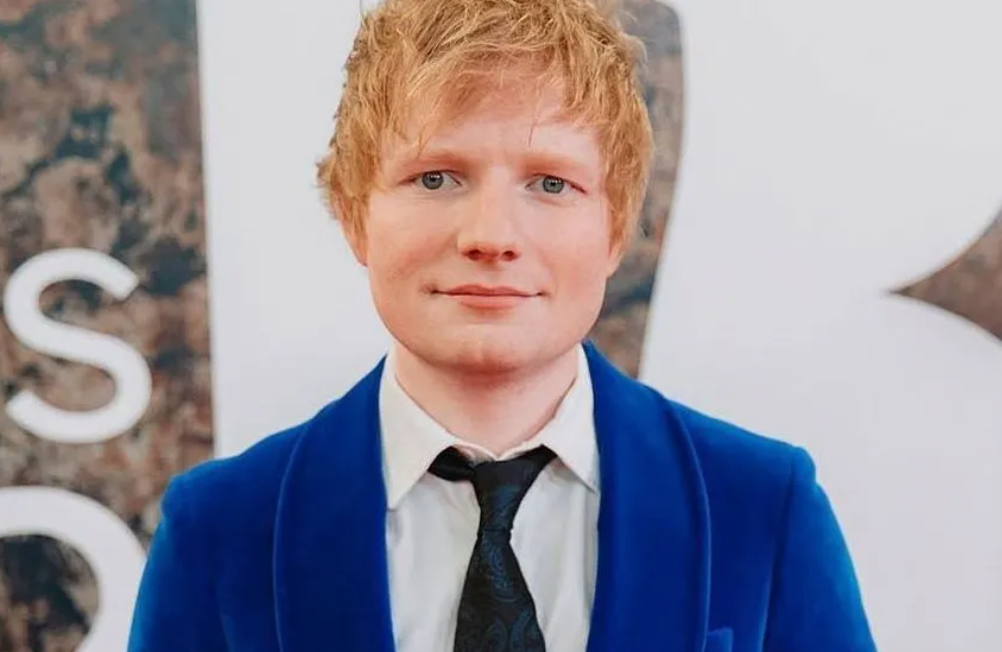 Ed Sheeran, 34, revelou que vive sob constante vigilância e teme pela segurança de sua família. Em entrevistas recentes, o cantor britânico