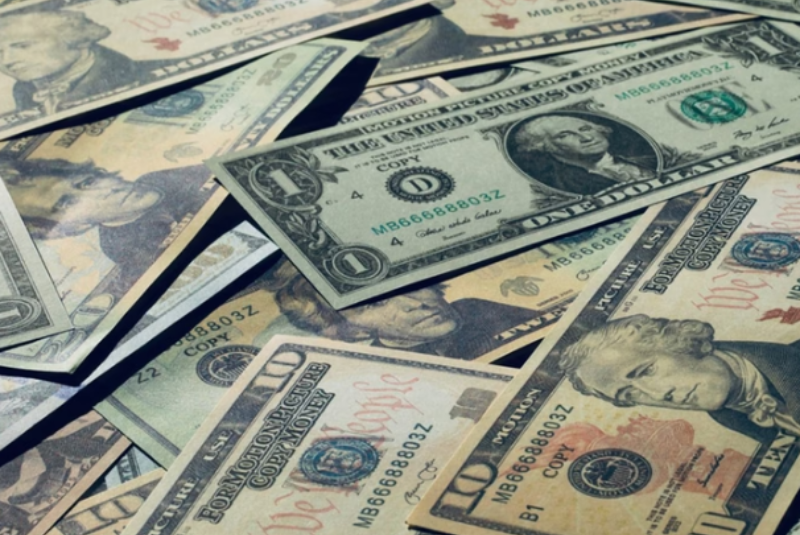 O dólar voltou a subir com força nesta quinta-feira (10) e chegou a bater R$ 5,6213, reflexo direto do anúncio do presidente dos Estados