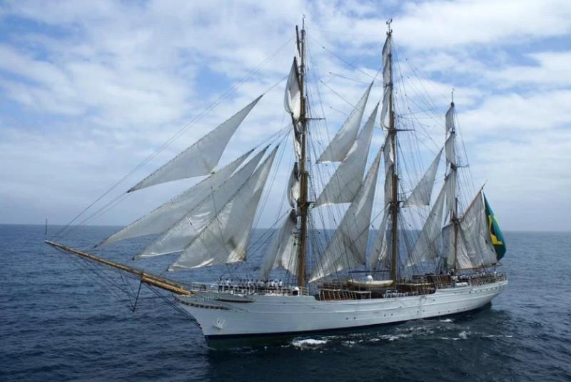 O navio-veleiro Cisne Branco e o navio-escola Brasil estarão abertos à visitação pública neste domingo (13), das 9h às 15h, no Porto de