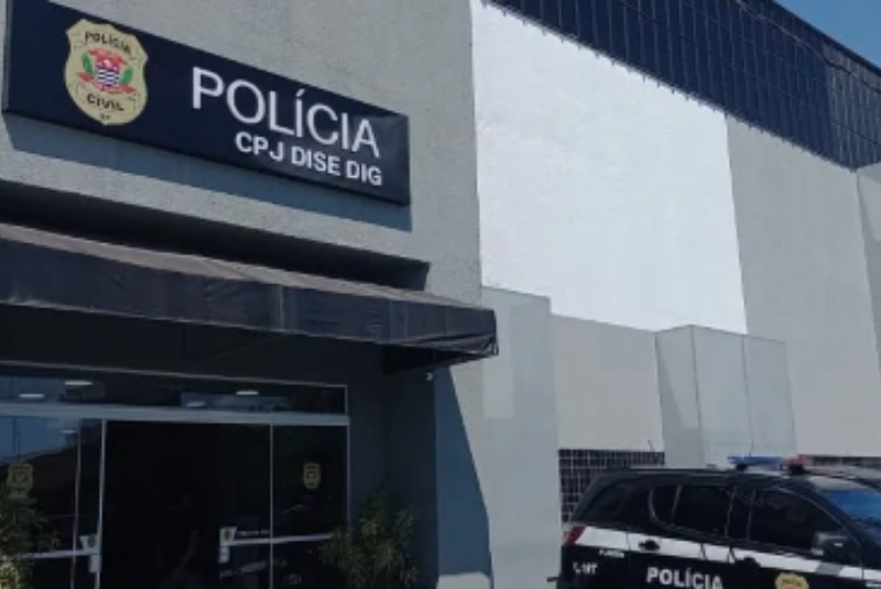 Um jovem de 19 anos morreu e o pai dele, de 47, ficou ferido após uma discussão de trânsito que terminou em tiros na madrugada desta