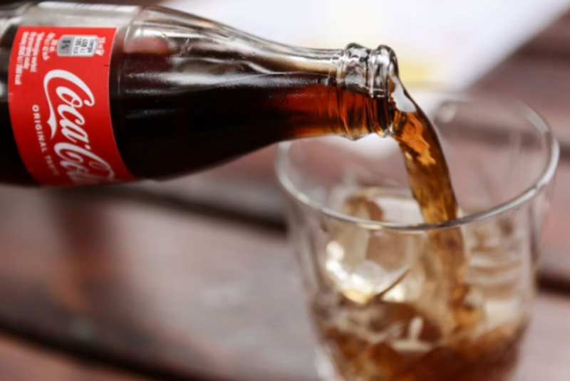 O presidente dos Estados Unidos, Donald Trump, afirmou nesta quarta-feira (16/7) que a Coca-Cola começará a utilizar açúcar de cana no lugar