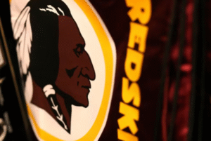 O presidente dos Estados Unidos, Donald Trump, voltou a pressionar o Washington Commanders, da NFL, a retomar seu antigo nome, “Redskins”,
