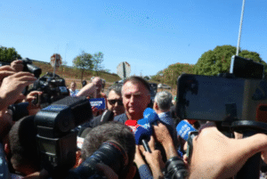 A defesa de Jair Bolsonaro disse nesta terça-feira (22) ao ministro Alexandre de Moraes, do Supremo Tribunal Federal (STF), que o