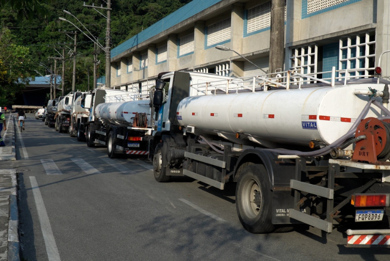 A crise hídrica voltou a afetar diversos bairros de Guarujá, no litoral de São Paulo, provocando desabastecimento em residências, escolas...