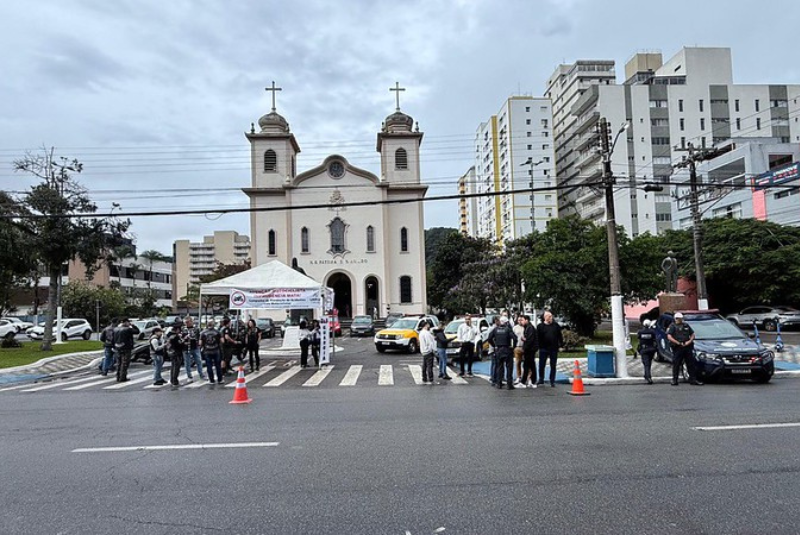 Guarujá realizou na última sexta-feira (25) uma blitz educativa para conscientizar motociclistas sobre direção defensiva e segura.