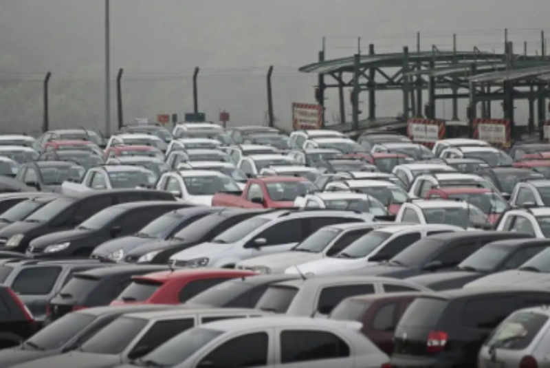 Uma disputa pelo mercado brasileiro entre as principais montadoras de carros que atuam no país colocou, de um lado, a fabricante chinesa BYD