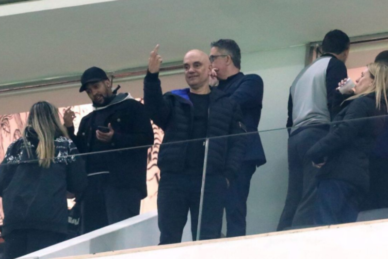 O ministro do Supremo Tribunal Federal (STF) Alexandre de Moraes protagonizou uma cena polêmica na noite de terça-feira (30), durante o