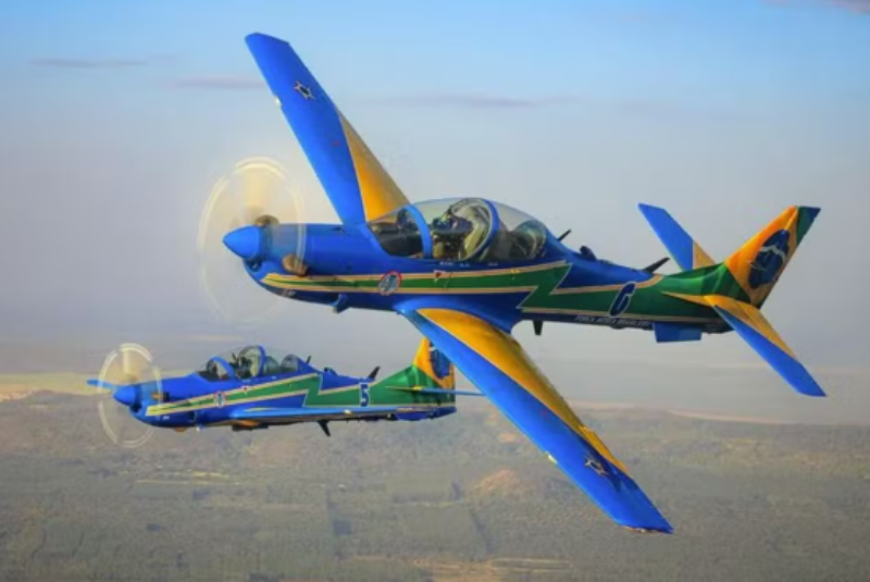 Um avião modelo A-29 Super Tucano da Esquadrilha da Fumaça caiu na manhã desta quarta-feira (30), na zona rural de Santa Rita do Passa Quatro