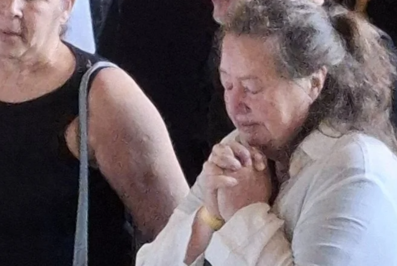 Sandra Gadelha, ex-mulher de Gilberto Gil, esteve presente no velório da filha Preta Gil, nesta sexta-feira (25). A cerimônia aconteceu no