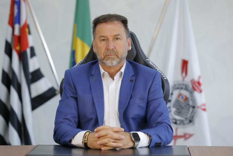 Organizadas do Corinthians protestaram na noite de quinta (24), no Parque São Jorge, contra antigos presidentes do clube. Cerca de 2,5 mil...