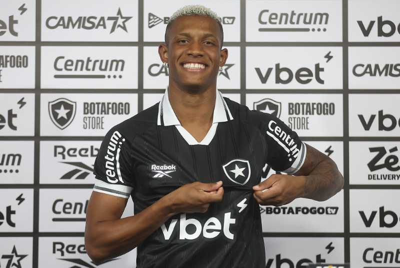 O Botafogo apresentou nesta sexta-feira (25) sua contratação mais cara da história: o volante Danilo, ex-Nottingham Forest, adquirido por...