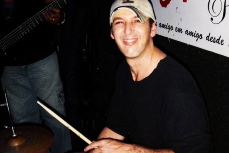 Morreu nesta terça-feira (22), aos 52 anos, o baterista Douglas Souza Arruda, conhecido como Dodô, integrante da formação original...