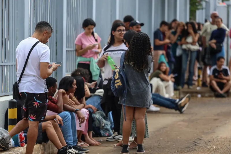 Um total de 4.811.338 candidatos confirmaram a inscrição para fazer o Exame Nacional do Ensino Médio (Enem) neste ano.