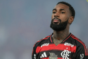O volante Gerson está de saída do Flamengo após o Zenit, da Rússia, pagar à vista a multa rescisória de 25 milhões de euros...