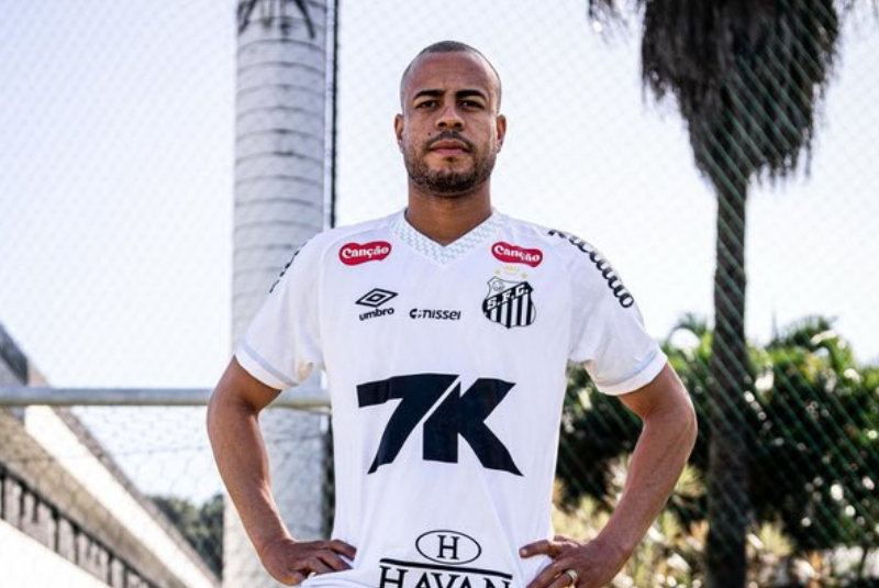Apresentado oficialmente nesta quinta-feira (31), na Vila Belmiro, o lateral-direito Mayke afirmou estar pronto para estrear pelo Santos...
