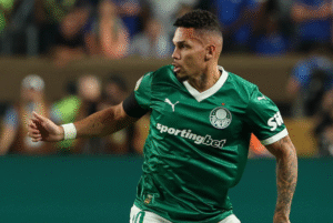 O Palmeiras voltou ao Brasil após a eliminação na Copa do Mundo de Clubes e já trabalha no planejamento para o restante da temporada.