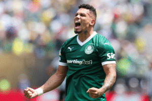 Paulinho passará por uma nova cirurgia na tíbia direita após a Copa do Mundo de Clubes da FIFA. Segundo Pedro Pontin, representante da...