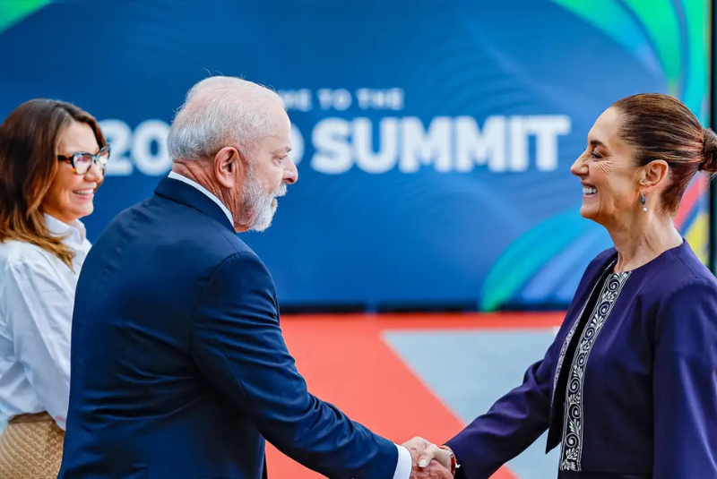 O presidente Luiz Inácio Lula da Silva telefonou nesta quarta-feira (23) para a presidente do México, Claudia Sheinbaum, para discutir...