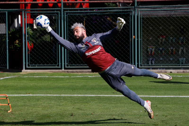 Hernán Crespo comandou na quarta-feira (9) mais um treino do São Paulo visando o duelo contra o Flamengo, no sábado (12), às 16h30...