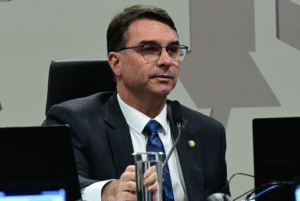 O senador Flávio Bolsonaro (PL-RJ) protocolou nesta quarta-feira (23) um novo pedido de impeachment contra o ministro Alexandre de Moraes...