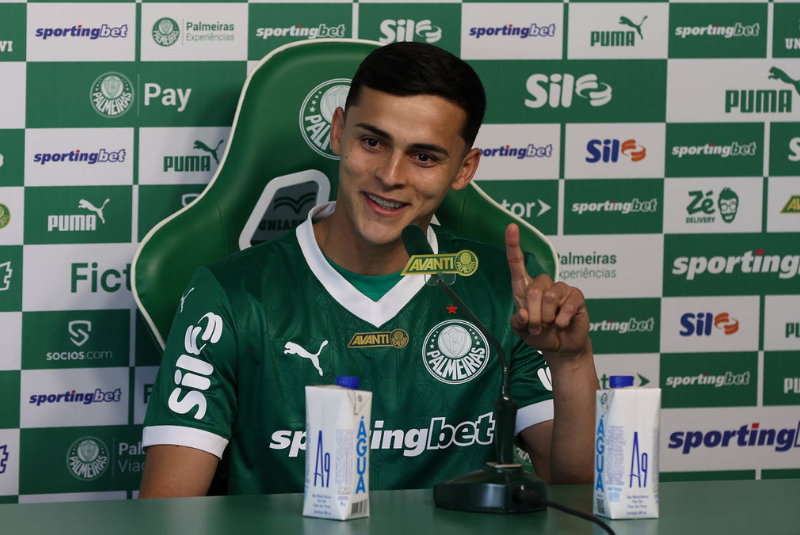 Ramón Sosa não hesitou em chamar o Palmeiras de “salto na carreira”. Apresentado na segunda-feira (14), o atacante paraguaio celebrou...