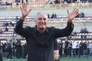 O reencontro de Tite com o Corinthians no evento em homenagem aos campeões da Libertadores de 2012 foi repleto de emoção...