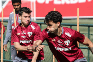 O São Paulo enfrenta o Juventude nesta quinta-feira (24), às 19h, no estádio Alfredo Jaconi, pela 16ª rodada do Brasileirão.