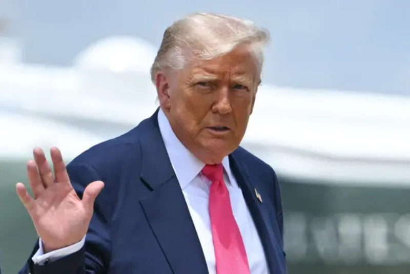 O presidente dos Estados Unidos, Donald Trump, impôs um novo prazo para o fim da guerra na Ucrânia: 10 dias. Caso Moscou não interrompa...