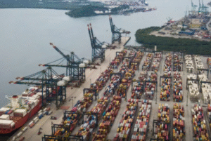 Entraram em vigor, nesta quarta-feira (6), as tarifas de 50% impostas sobre parte das exportações brasileiras para os Estados Unidos. A
