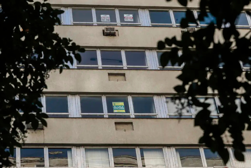 Apesar de a maioria dos brasileiros morar em casa própria já quitada, o país assistiu, nos últimos oito anos, crescer em 25%...
