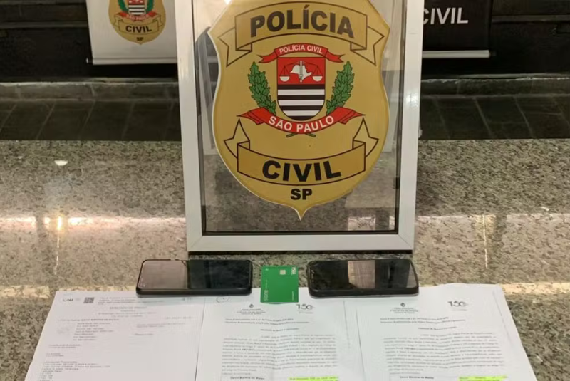 Um homem de 29 anos foi preso nesta terça-feira (12) em Vicente de Carvalho, distrito de Guarujá, no litoral de São Paulo, suspeito de integrar