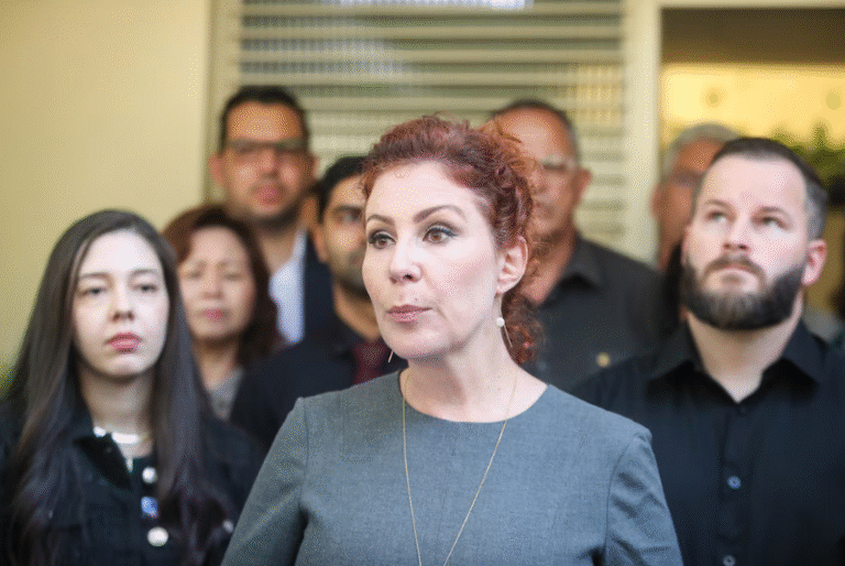 A deputada federal Carla Zambelli (PL-SP), considerada foragida da Justiça brasileira, compareceu nesta quarta-feira (13) ao Tribunal de Apelações...